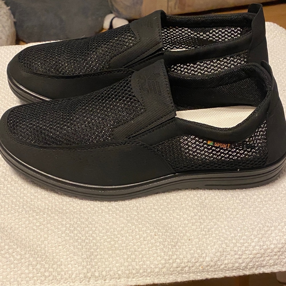 Men's Black Slip-On Mesh Shoes New never worn